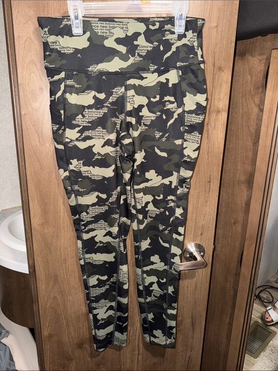 New Balance Pants - New Balance Camouflage Leggings - Black & Olive Size Medium